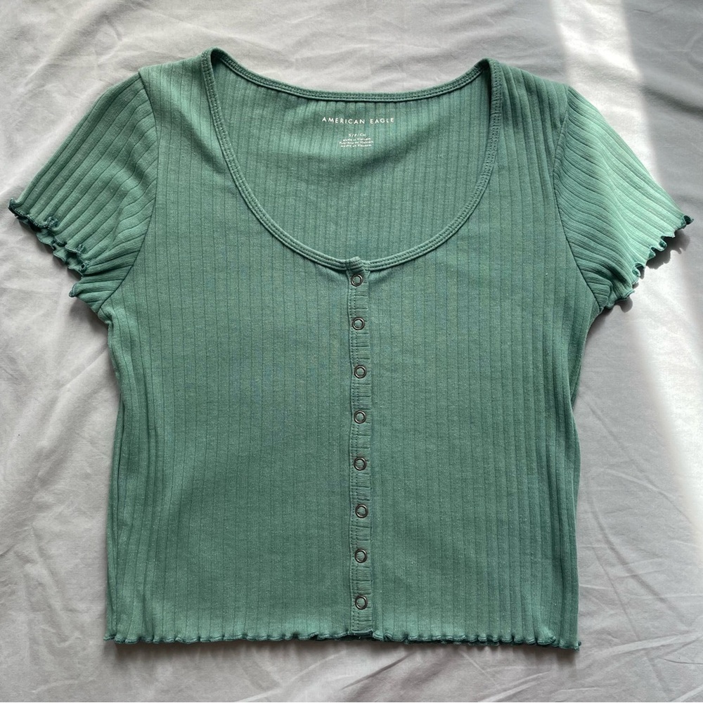 American Eagle green ruffled hem crop top